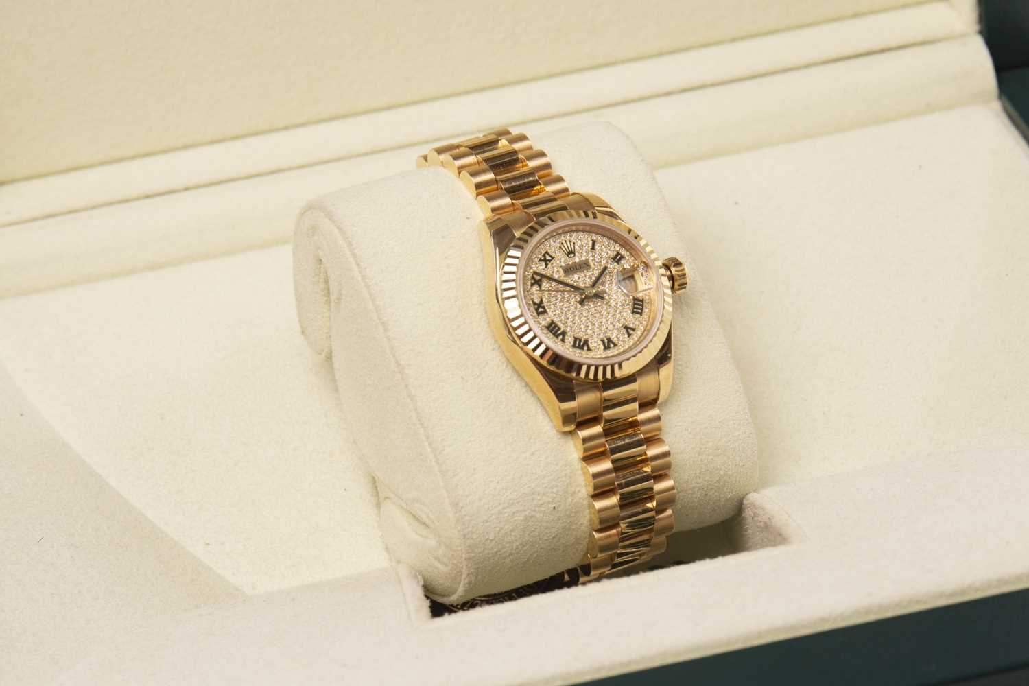 A LADY'S ROLEX DATEJUST GOLD DIAMOND WATCH