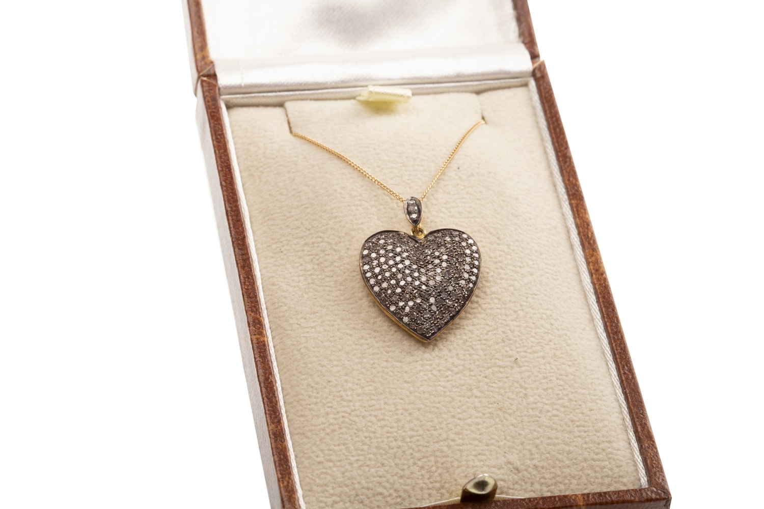 A HEART SHAPED DIAMOND PENDANT