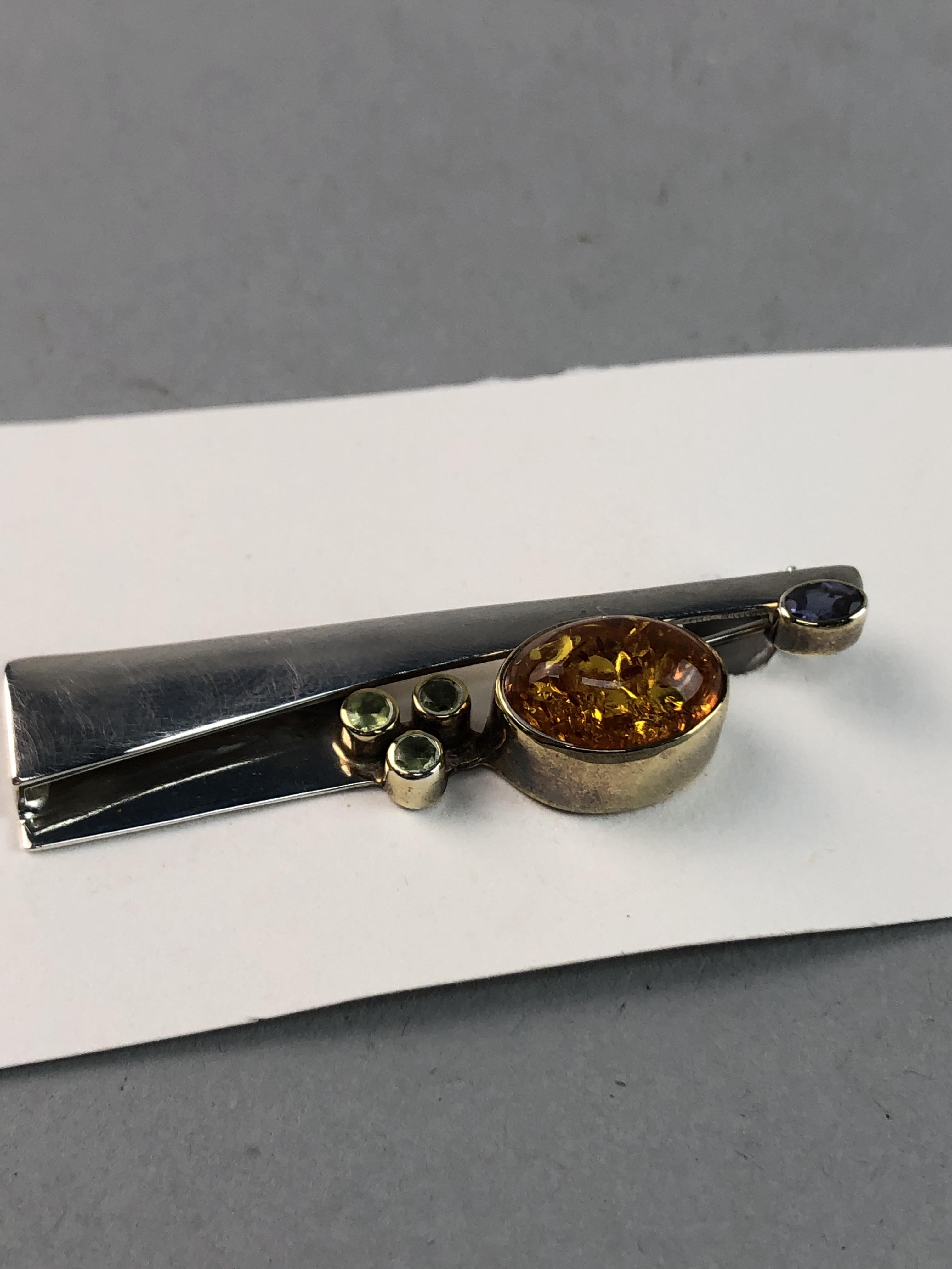 A LINKS OF LONDON TRAVEL TIMEPIECE AND AN AMBER SET SILVER BROOCH - Image 2 of 2