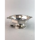 A WALKER & HALL SILVER PLATED CENTREPIECE, DECANTER AND PISH DISH