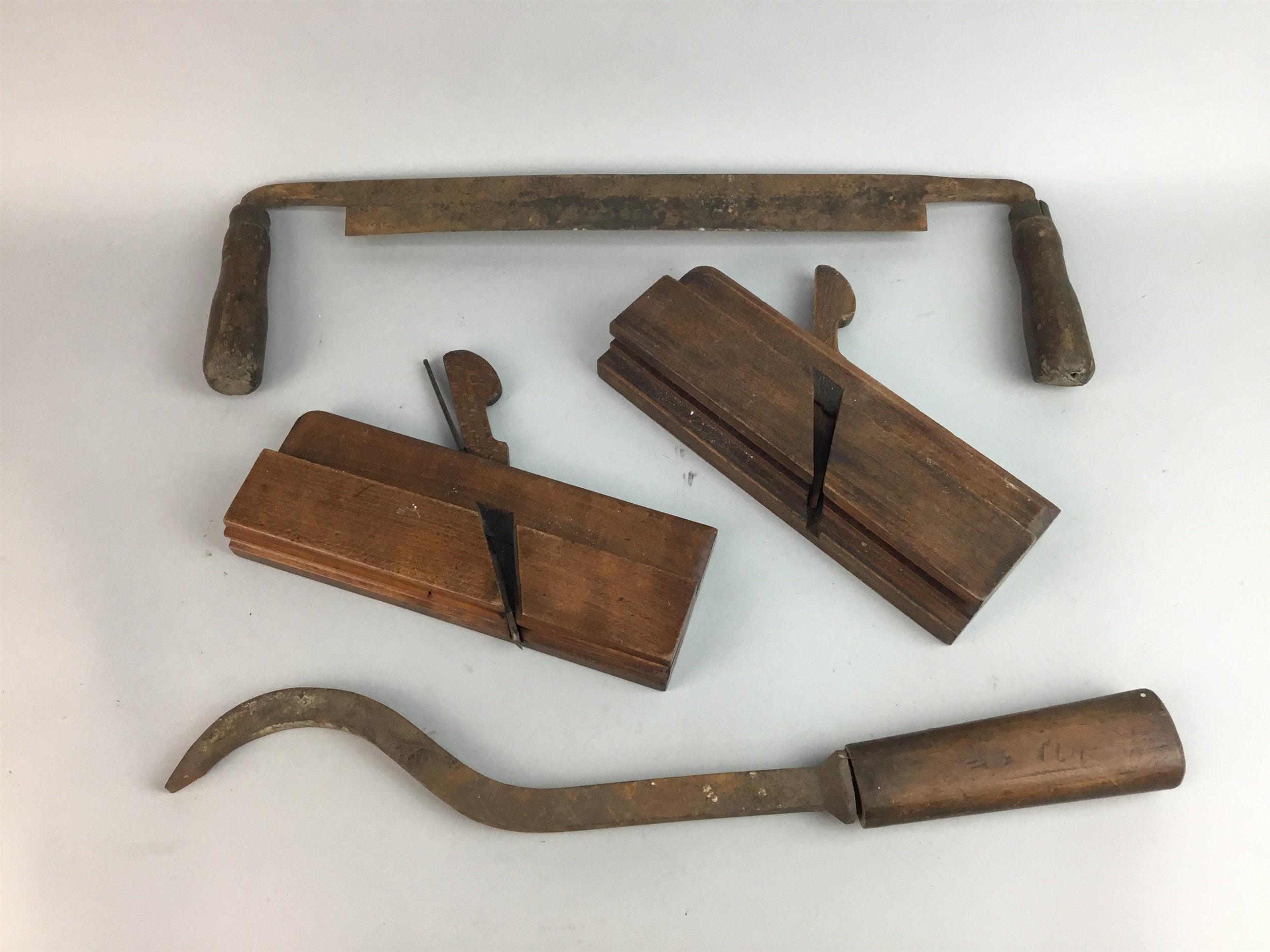 A COLLECTION OF VINTAGE WOOD PLANES - Image 2 of 3