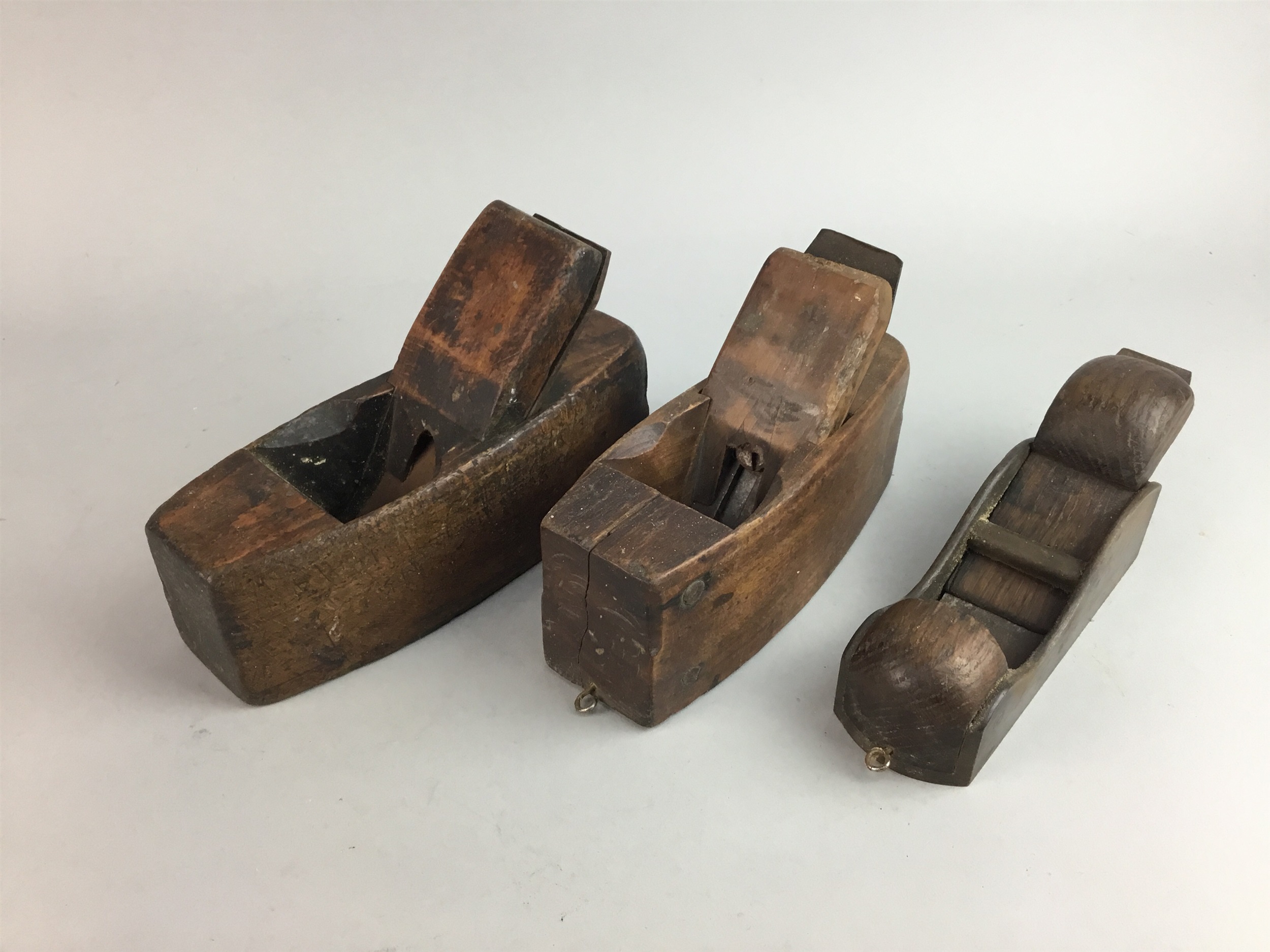 A COLLECTION OF VINTAGE WOOD PLANES