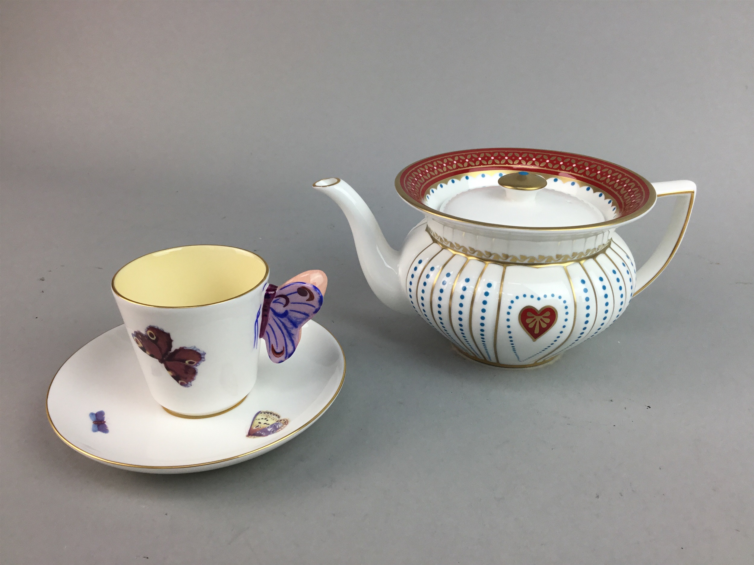 WEDGWOOD 'QUEEN OF HEARTS' TEA POT, in box, along with a 'Butterfly