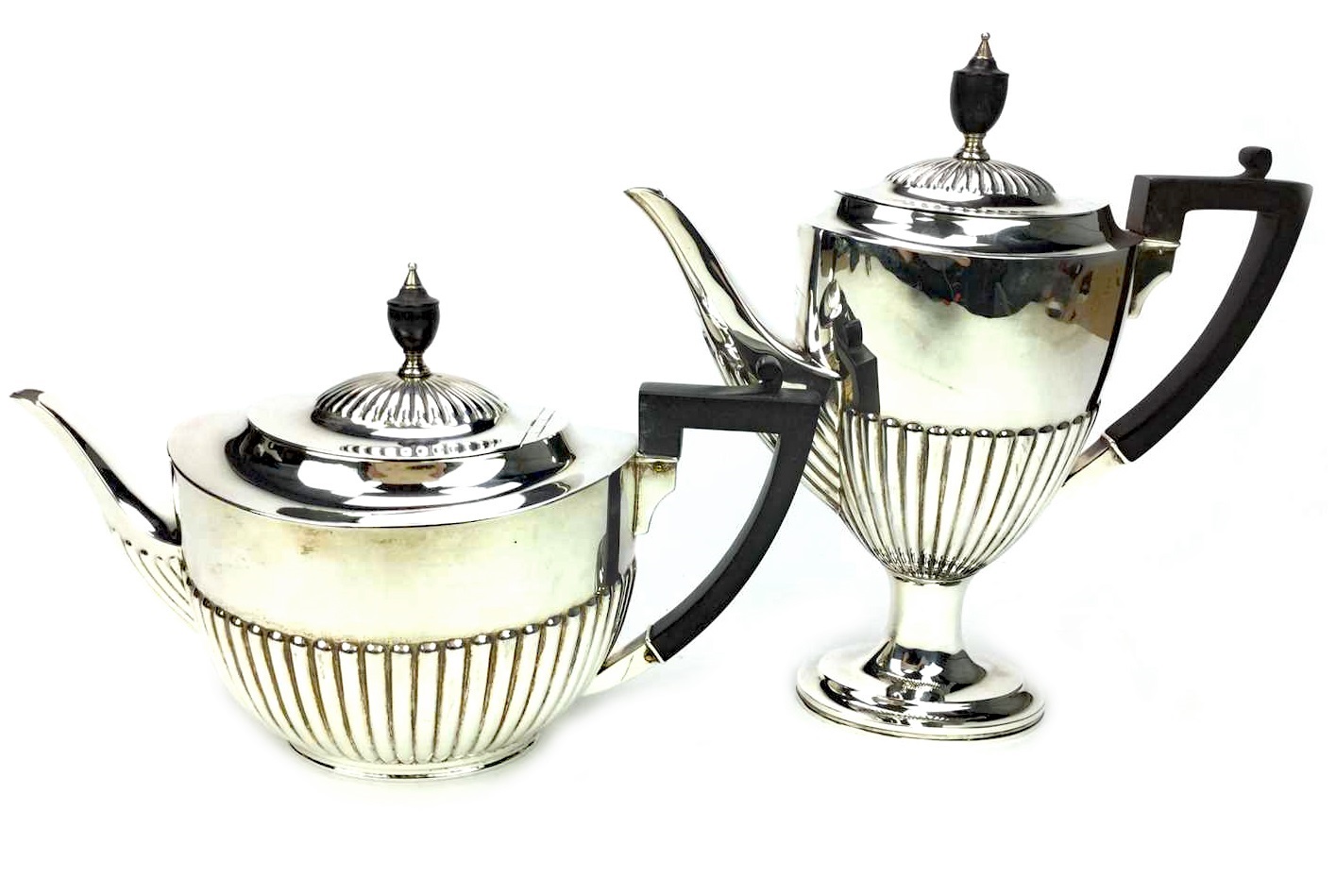 AN EDWARD VII SILVER COFFEE POT AND TEA POT