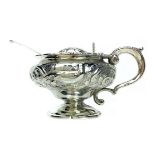 AN EARLY 19TH CENTURY SILVER MUSTARD POT