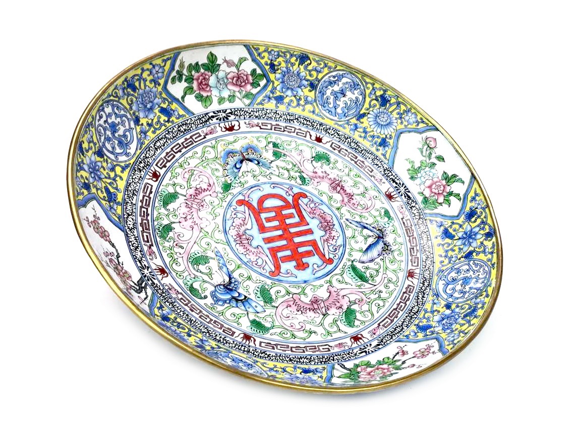 A 20TH CENTURY CHINESE ENAMEL CHARGER