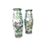 A PAIR OF 20TH CENTURY CHINESE VASES