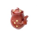 A 20TH CENTURY CHINESE YI XING TEA POT