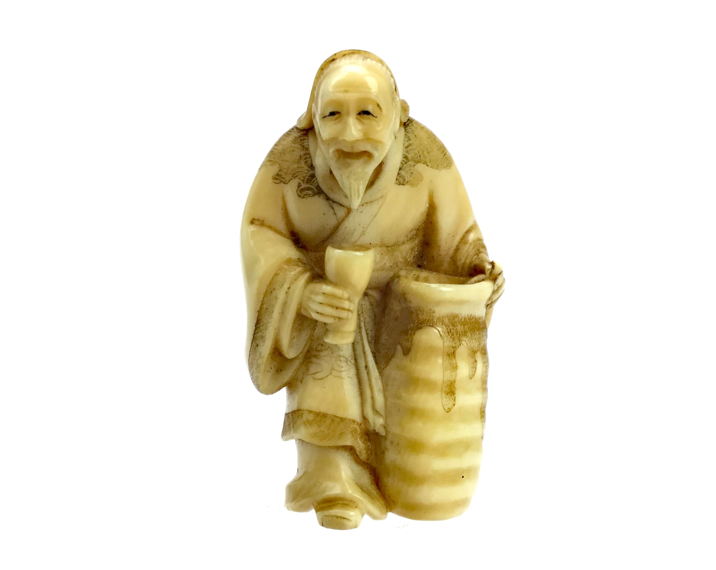 AN EARLY 20TH CENTURY JAPANESE IVORY CARVING