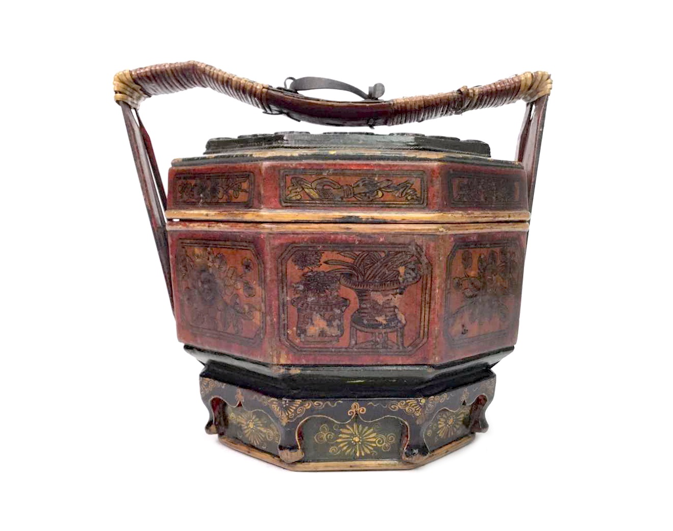 A 20TH CENTURY CHINESE LACQUERED WOOD WEDDING BASKET