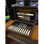 A CASED SET OF SILVER PLATED FISH CUTLERY AND OTHER FLAT WARE