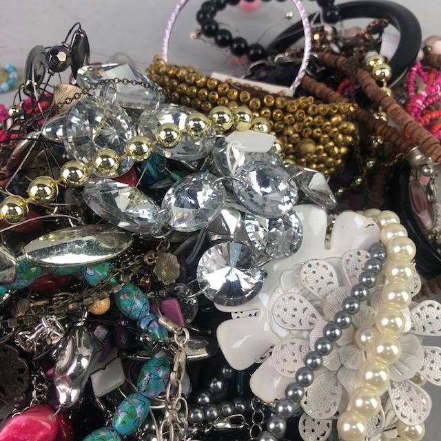 A LOT OF COSTUME JEWELLERY