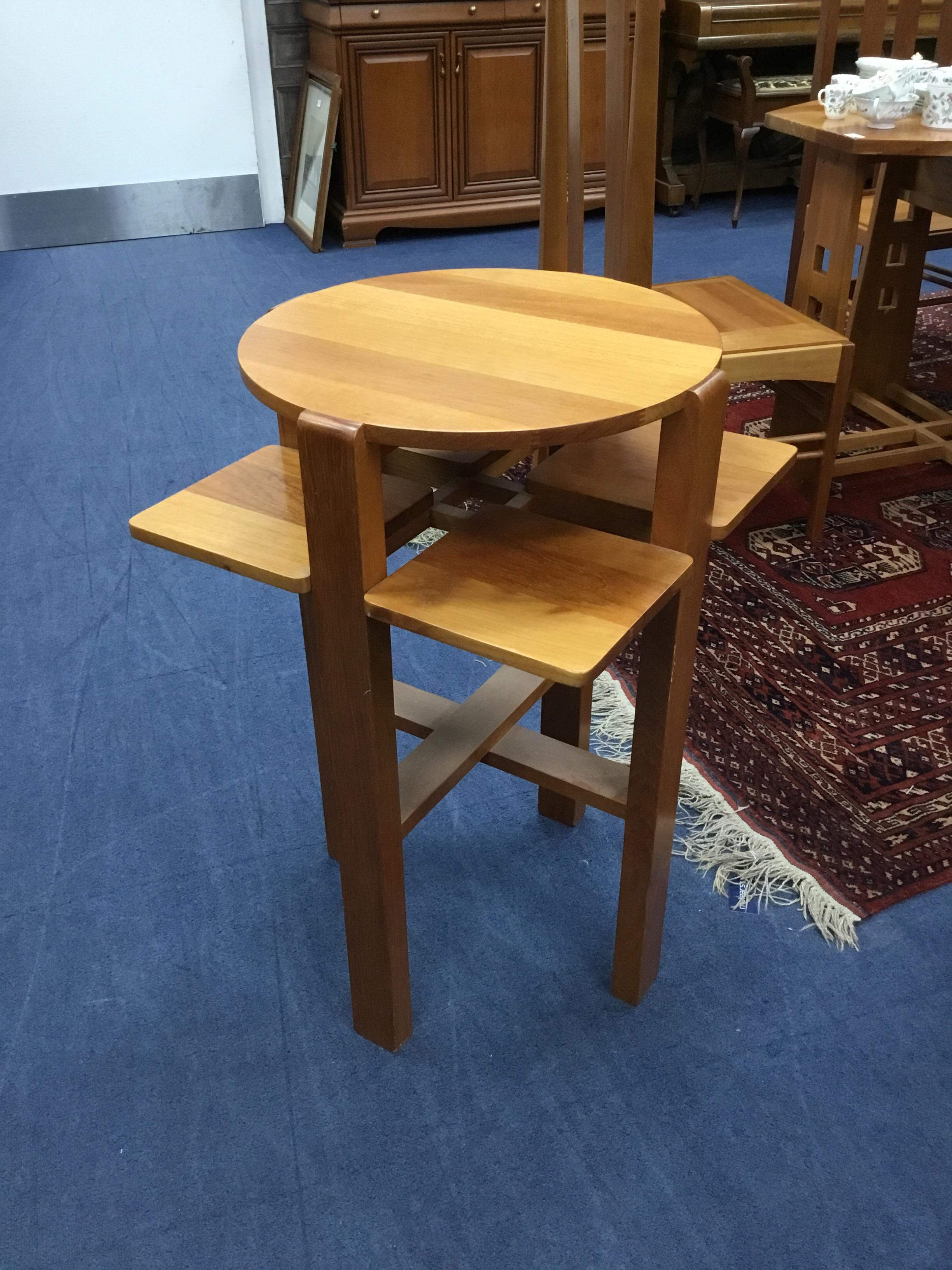 A CONTEMPORARY HALL CURVED SEAT AND AN OCCASIONAL TABLE - Image 2 of 2