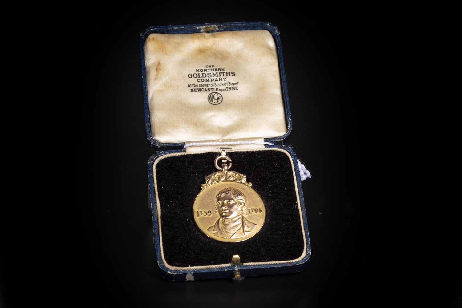 RARE ROBERT BURNS GOLD MEDAL, AWARDED TO ALEX JACKSON IN 1926 - Image 3 of 4