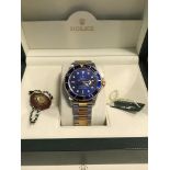 A GENTLEMAN'S ROLEX SUBMARINER STAINLESS STEEL WATCH