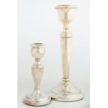 A GEORGE V SILVER CANDLESTICK, LOADED, 12.5CM H, INDISTINCT MAKER'S MARK, LONDON 1919 AND AN