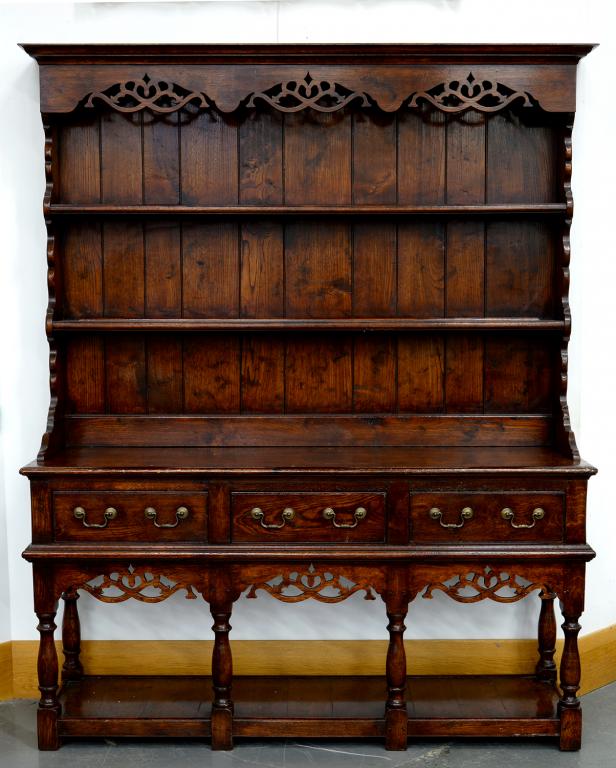 A FOOD QUALITY STAINED OAK DRESSER IN GEORGE III STYLE, 207CM H; 165 X 47CM