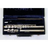 AN ARTLEY 'SYMPHONY' FLUTE, SILVER HEAD, WITH CASE