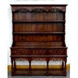 A GOOD QUALITY STAINED OAK DRESSER IN GEORGE III STYLE, 207CM H; 165 X 47CM