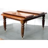 A VICTORIAN MAHOGANY EXTENDING DINING TABLE WITH TWO LEAVES, 68CM H; 116 W X 225CM (WHEN FULLY