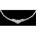 AN ARTICULATED PANEL DIAMOND NECKLACE IN 18CT WHITE GOLD, LONDON 2000, WITH TRIGGER CLASP AND SAFETY