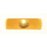 A 22CT GOLD D PROFILE WEDDING RING, BIRMINGHAM 1910, 4.5G, SIZE R½++SOME SCRATCHES AND WEAR