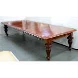 A VICTORIAN MAHOGANY EXTENDING DINING TABLE ON ELABORATELY CARVED LEGS, WITH THREE LEAVES, 65CM H