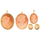 A QUANTITY OF SHELL CAMEO JEWELLERY INCLUDING A BROOCH/PENDANT IN 9CT GOLD, APPROX 45MM HIGH, A