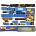 A COLLECTION OF HORNBY DUBLO, TO INCLUDE EDL 1 LOCOMOTIVE "SIR NIGEL GRESLEY", TENDER, TWO