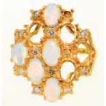 AN OPAL AND DIAMOND CLUSTER RING IN 18CT GOLD, LONDON 1975, THE OVAL CABOCHON OPALS APPROX 1.5 CT,