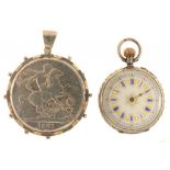 A GEORGE IIII CROWN, 1821, IN SILVER MOUNT AND A CHASED SILVER WATCH WITH ENAMELLED DIAL MARKED 0.