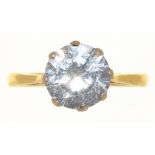 A SINGLE STONE RING IN GOLD MARKED 18CT, 3G, SIZE L++LIGHT SCRATCHES AND WEAR CONSISTENT WITH AGE