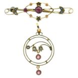 A RHODOLITE GARNET AND SEED PEARL PENDANT IN GOLD, MARKED 9CT, AND A RHODOLITE GARNET AND SEED PEARL