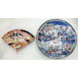 A JAPANESE IMARI DISH, 31CM D, MID 19TH C AND AN IMARI FAN SHAPED DISH