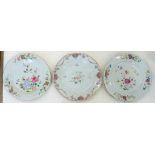 THREE CHINESE EXPORT PORCELAIN FAMILLE ROSE PLATES, 23CM D AND CIRCA, C1770