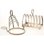 AN EDWARD VII SILVER WIREWORK COMBINATION TOAST RACK AND BUTTER DISH WITH LOOP HANDLE, 10CM H,