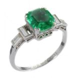 AN ART DECO EMERALD AND DIAMOND RING, C1930 the step cut emerald approx 0.6 x 0.6cm, in platinum,
