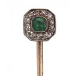 CARTIER. A GOLD STICK PIN WITH EMERALD AND DIAMOND TERMINAL, EARLY 20TH C terminal 0.5 x 0.5cm,