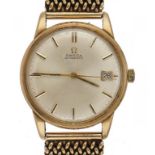 AN OMEGA 9CT GOLD SELF WINDING GENTLEMAN'S WRISTWATCH on a 9ct gold bracelet with plain clasp,