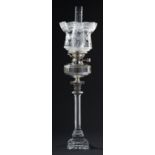AN EDWARD VII EPNS MOUNTED CUT GLASS CORINTHIAN COLUMN OIL LAMP, C1905 with faceted glass fount