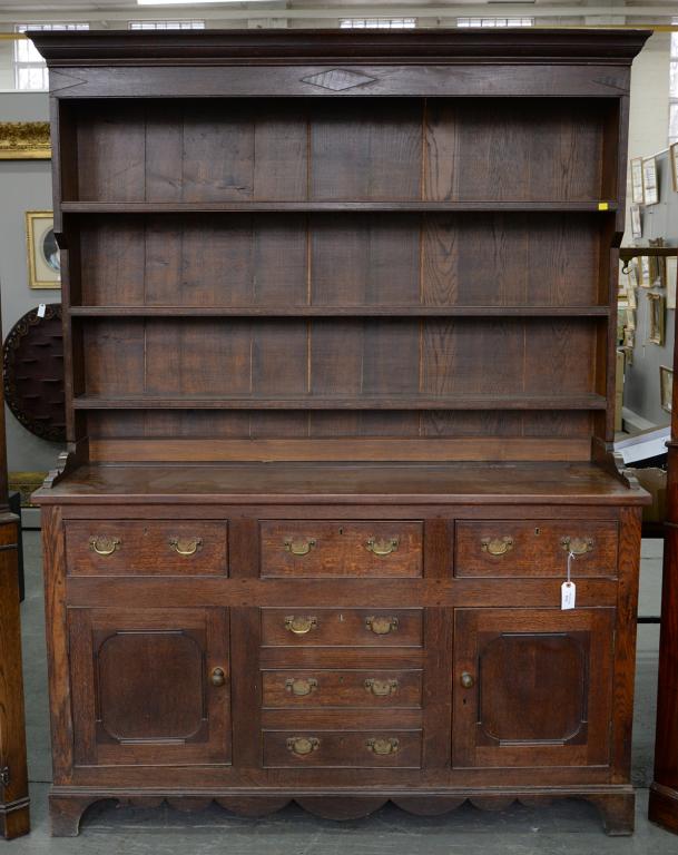 AN EARLY 19TH C OAK DRESSER WITH RACK, NORTH WALES, THE BASE FITTED WITH PANELLED DOORS, 210CM H X