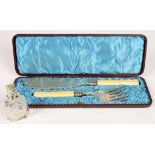 A PAIR OF EPNS FISH SERVERS BY WALKER & HALL, CASED AND A SILVER MOUNTED GLASS SCENT BOTTLE++GOOD