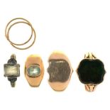 A GOLD GENTLEMAN'S SIGNET RING MARKED 15CT, A GENTLEMAN'S BLOODSTONE RING IN 9CT GOLD, BIRMINGHAM