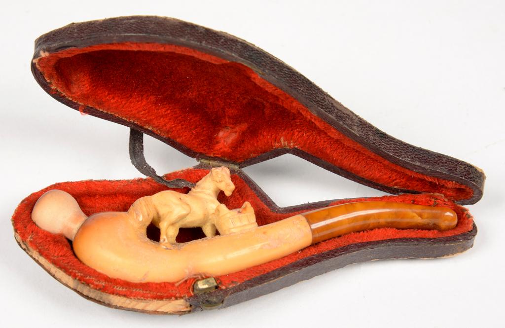 A MEERSCHAUM CHEROOT HOLDER, CARVED WITH A HORSE, AMBER MOUTHPIECE, 10.5CM L, CASED, C1900