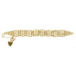 A 9CT GOLD GATE BRACELET, 17.5G++DAMAGE TO ONE LINK, GENERAL WEAR CONSISTENT WITH AGE