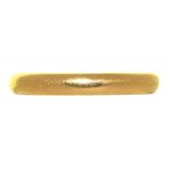 A GOLD WEDDING RING MARKED 18CT, 4G, SIZE O++LIGHT WEAR AND SCRATCHES CONSISTENT WITH AGE