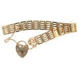 A 9CT GOLD GATE BRACELET, LONDON 1977, 16G++LIGHT WEAR CONSISTENT WITH AGE