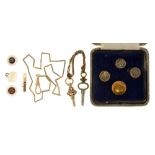 A 15CT GOLD DRESS STUD, THREE FURTHER GOLD DRESS STUDS, A GOLD CHAIN AND CLIP, 10G AND MISCELLANEOUS