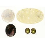 A PAIR OF PERIDOT ROPE TWIST EARRINGS IN 9CT GOLD, A PORTRAIT MINIATURE BROOCH AND TWO OTHER