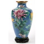 A CHINESE CLOISONNE ENAMEL VASE, 30CM H, 20TH C, WOOD STAND